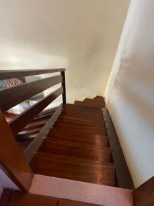 a set of stairs in a room with a bunk bed at Casa grande e bela in Porto Seguro