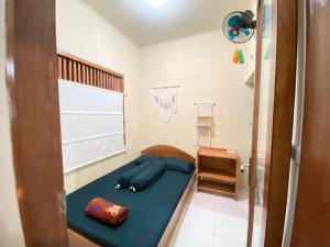 a small room with a bed and a table at Sadewa homestay batukaras in Batukaras