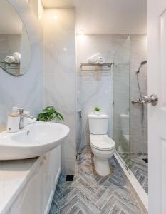 a bathroom with a toilet and a sink and a shower at AMANI 729, 3 Minutes to Airport, 100mbps Wi-Fi, Free Netflix in Pusok