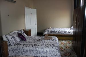 Una cama o camas en una habitación de St Marys Hotel and Bistro