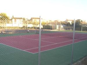 a tennis court with two tennis courts at Maison Vendres, 5 pièces, 10 personnes - FR-1-701-15 in Vendres