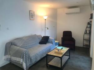 Posteľ alebo postele v izbe v ubytovaní Bel Appartement Cœur de Ville, 6 Pers, Terrasse, Clim, Parking, à 400m de la Plage - FR-1-701-7