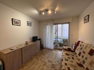 Televízia a/alebo spoločenská miestnosť v ubytovaní Studio Confort, Petit Prix, Proche Plage - 2 Pers, Parking Privé, Valras-Plage - FR-1-701-13