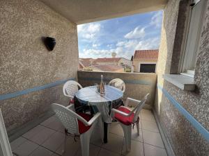 Balkón alebo terasa v ubytovaní Charmant T2 en Centre-ville avec Piscine, Terrasse et Parking, à 500m de la Plage ! - FR-1-701-29