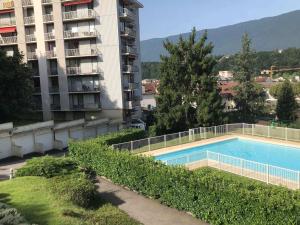 Fotografia z galérie ubytovania Charmant T1 Bis de 35m² avec Terrasse Sud/Est, Parking Privé, Piscine et Tennis - Aix-les-Bains - FR-1-555-80 v destinácii Aix-les-Bains