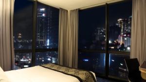 Postel nebo postele na pokoji v ubytování AI Hotel Jakarta Thamrin