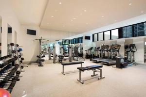Γυμναστήριο ή/και όργανα γυμναστικής στο Southbank Serenity 2BR, FREE Parking, and Wi-Fi