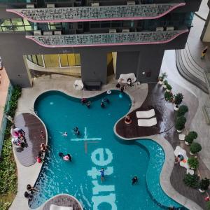 una vista aérea de una piscina en un crucero en Arte plus by Sweet home en Kuala Lumpur