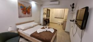 Postel nebo postele na pokoji v ubytování Apartmani Tatić Štinjan