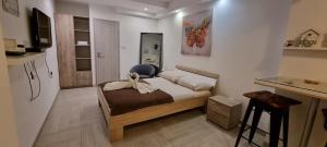 Postel nebo postele na pokoji v ubytování Apartmani Tatić Štinjan