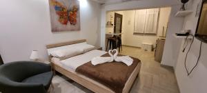 Postel nebo postele na pokoji v ubytování Apartmani Tatić Štinjan