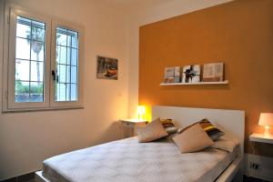 Postel nebo postele na pokoji v ubytování Cala Bernardo Apartment