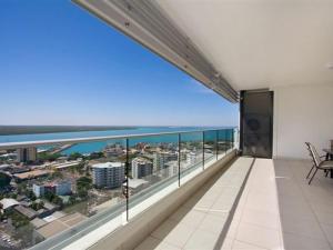 A balcony or terrace at High Above, Pandanas Darwin 21st floor with views