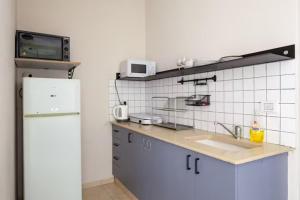 a kitchen with a sink and a refrigerator at OurPlace Nachalat Binyamin in Tel Aviv