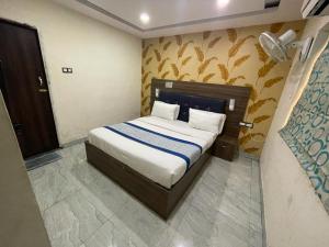 a bedroom with a bed in a room at Hotel Baba - near Charbagh Railway Station in Lucknow
