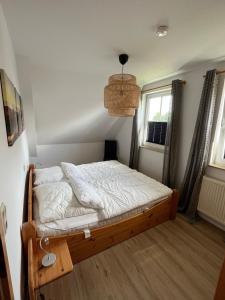 a bedroom with a bed in a room with a window at Kranichwiese FW 1 in Zingst
