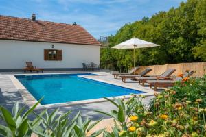 Басейн в или близо до Holiday Home TONE, Makarska - Drum