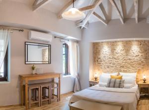 a bedroom with two beds and a desk at Roptro in Doliana
