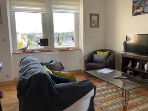 a living room with two chairs and a coffee table at Appartement de charme - Port d'Audierne in Audierne