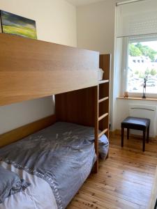 a bedroom with a bunk bed and a window at Appartement de charme - Port d'Audierne in Audierne