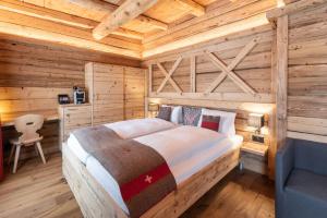 Hotel Crusch Alba Zernez 객실 침대
