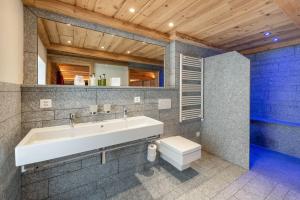 Hotel Crusch Alba Zernez 욕실