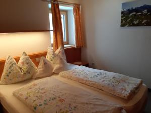 Postel nebo postele na pokoji v ubytování Residence Haus Peder