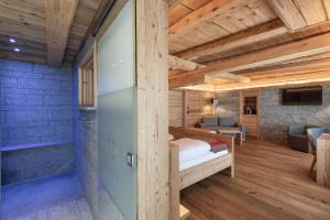 Hotel Crusch Alba Zernez 객실 침대