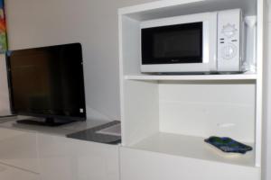 TV i/ili multimedijalni sistem u objektu 34m south facing with terrace and open view