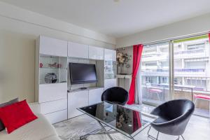 Kuchyňa alebo kuchynka v ubytovaní Cozy studio in the heart of Cannes - Near sea