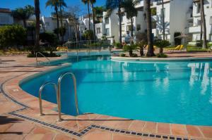 Bazén v ubytování Aparment Terraza de Agustina- Swimming pool next to the beach nebo v jeho okolí