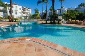 Bazén v ubytování Aparment Terraza de Agustina- Swimming pool next to the beach nebo v jeho okolí