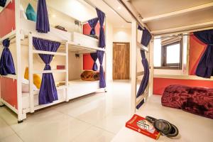 a room with bunk beds in a house at goSTOPS Amritsar, Chatiwind Gate in Amritsar