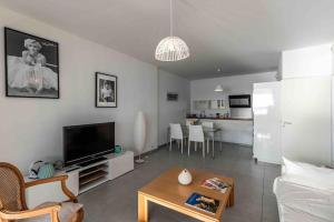 Kuchnia lub aneks kuchenny w obiekcie Ajaccio, les Cyclades, magnifique appartement vue mer