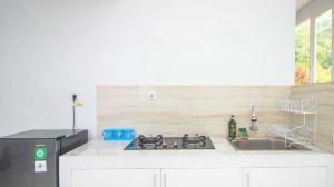 Η κουζίνα ή μικρή κουζίνα στο Villa Evergreen with Private Pool and Karaoke