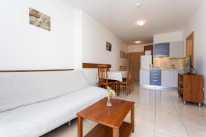 Kuchyňa alebo kuchynka v ubytovaní Apartments Crneković V