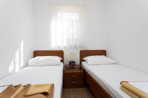 Posteľ alebo postele v izbe v ubytovaní Apartments Crneković V