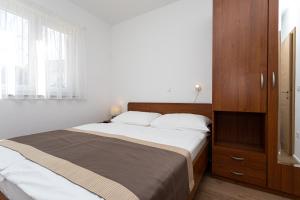 Posteľ alebo postele v izbe v ubytovaní Apartments Crneković V