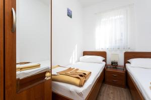 Posteľ alebo postele v izbe v ubytovaní Apartments Crneković V
