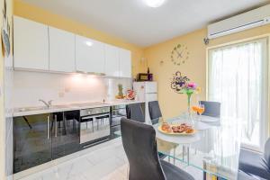 Kuchyň nebo kuchyňský kout v ubytování Apartman Petra 5