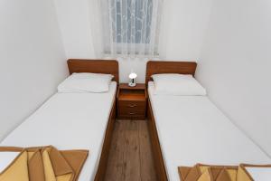 Posteľ alebo postele v izbe v ubytovaní Apartments Crneković V