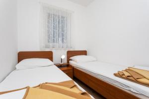 Posteľ alebo postele v izbe v ubytovaní Apartments Crneković V