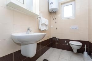 Kúpeľňa v ubytovaní Apartments Crneković V