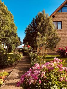 Κήπος έξω από το Ferienwohnung Zur Schoritzer Wiek