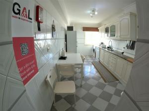 Imagem da galeria de Sintra T3 duplex w magnificent views and balcony in Tapada das Mercês em Algueirão