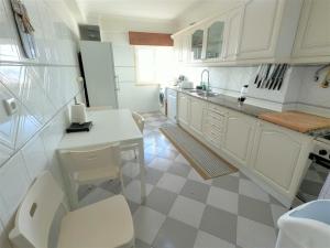 Imagem da galeria de Sintra T3 duplex w magnificent views and balcony in Tapada das Mercês em Algueirão