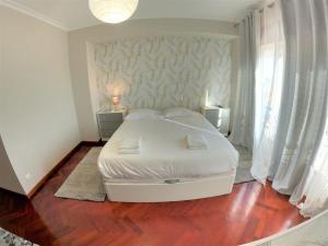 Imagem da galeria de Sintra T3 duplex w magnificent views and balcony in Tapada das Mercês em Algueirão