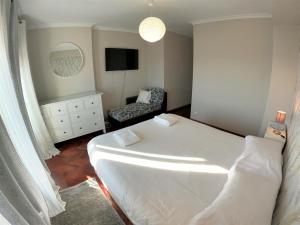 Imagem da galeria de Sintra T3 duplex w magnificent views and balcony in Tapada das Mercês em Algueirão