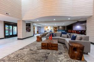 Posezení v ubytování Wingate by Wyndham - DFW North