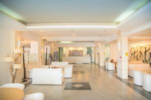 Posezení v ubytování Semiramis Village Hotel